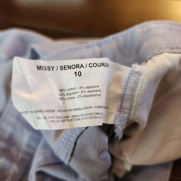 Gloria Vanderbilt All Around Slimming Effect Light Blue Capris Size 10 NWT - Picture 8 of 10